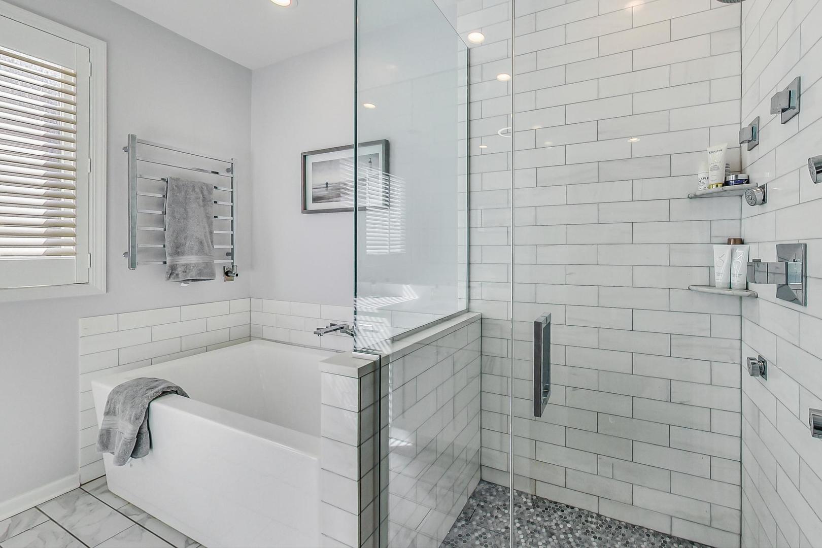 1351 West Altgeld Street, Unit 4D Chicago, IL 60614 - Photo 17 of 30 a bathroom with a tub a sink and a shower