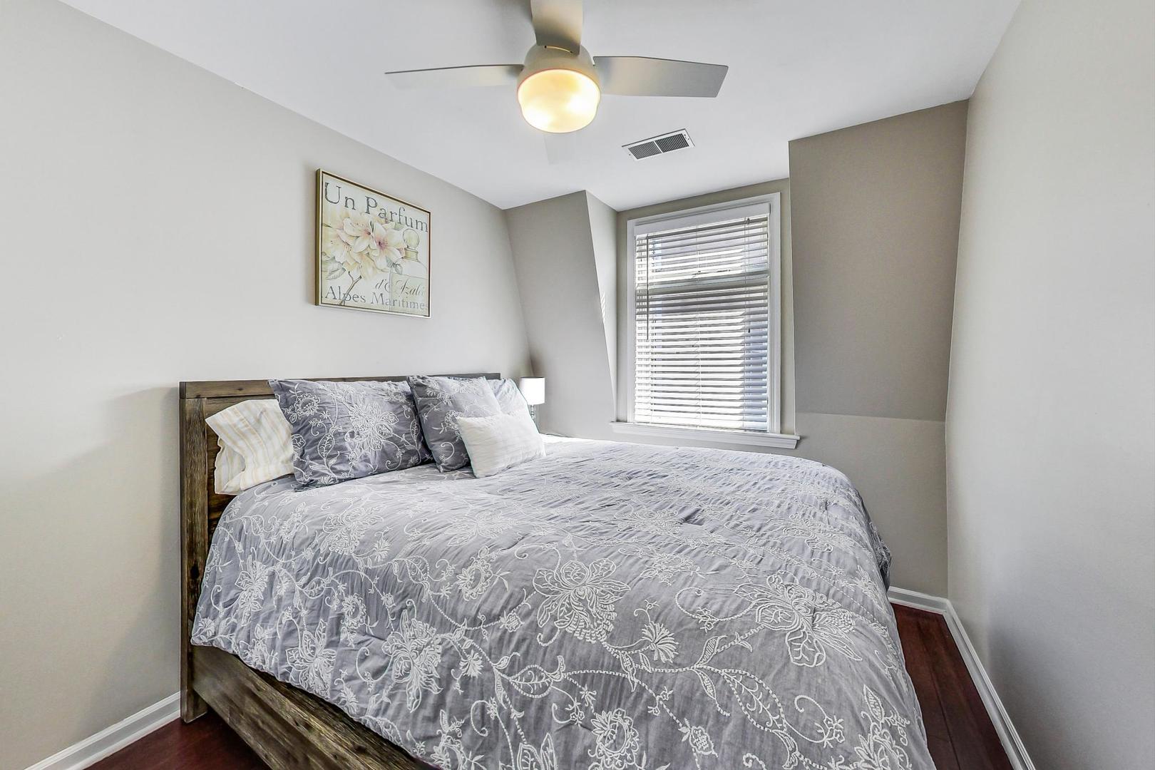 1351 West Altgeld Street, Unit 4D Chicago, IL 60614 - Photo 20 of 30 a bedroom with a bed and a window