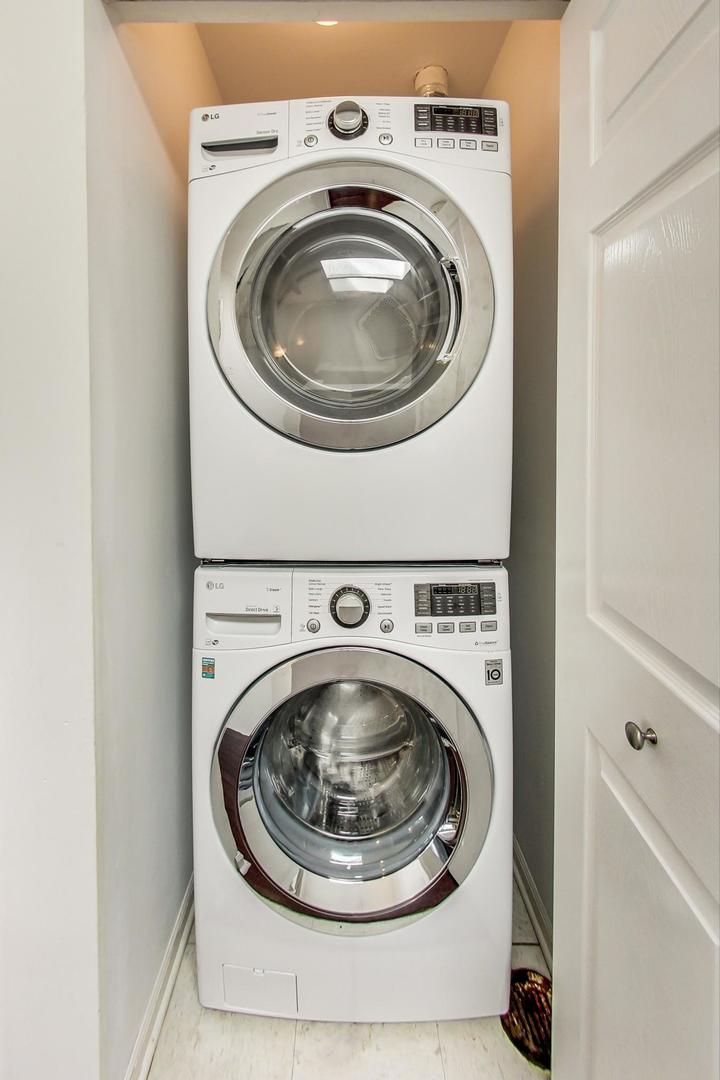 1351 West Altgeld Street, Unit 4D Chicago, IL 60614 - Photo 25 of 30 a utility room with dryer and washer