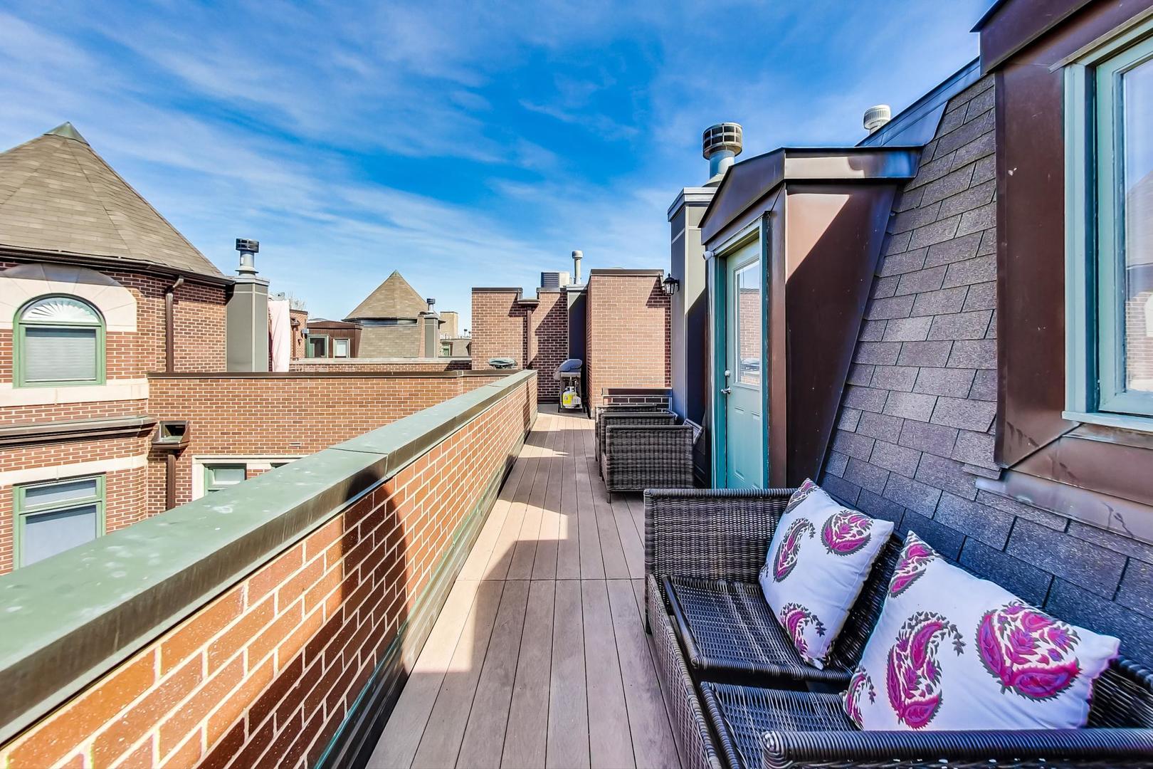 1351 West Altgeld Street, Unit 4D Chicago, IL 60614 - Photo 27 of 30 a balcony with view of outdoor space
