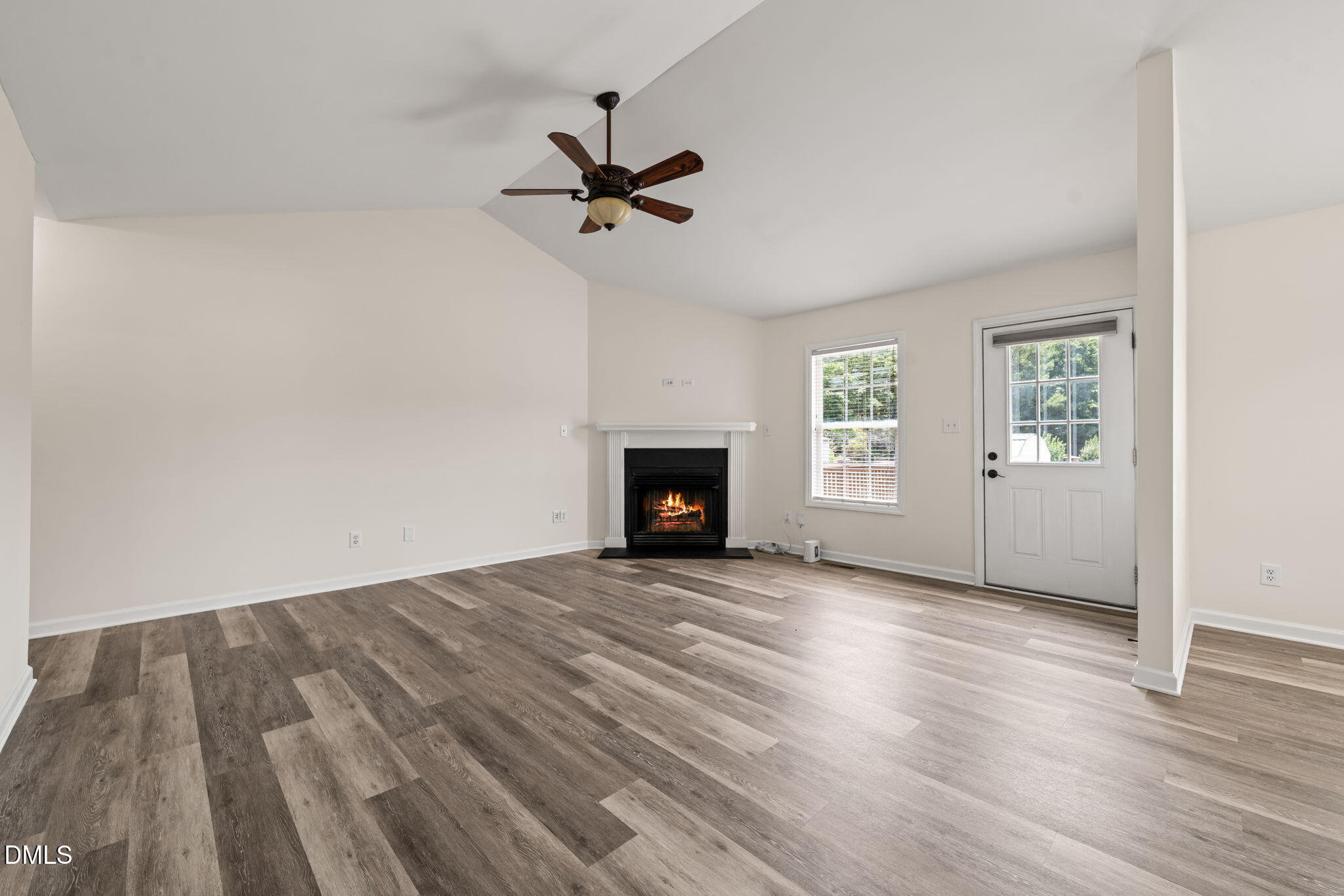 842 Campground Road Selma, NC 27576 - Photo 12 of 36 Living room