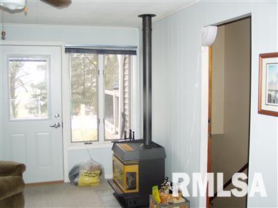 120 Lawrence Street Clinton, IA 52732 - Photo 3 of 16 Gallery Image 3