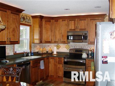 120 Lawrence Street Clinton, IA 52732 - Photo 4 of 16 Gallery Image 4