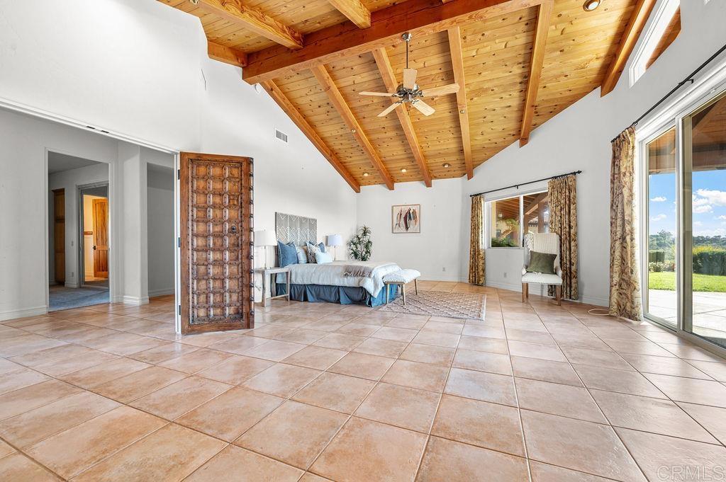 2155 Mil Sorpresas Drive Fallbrook, CA 92028 - Photo 21 of 48 a view of a livingroom with tub and door