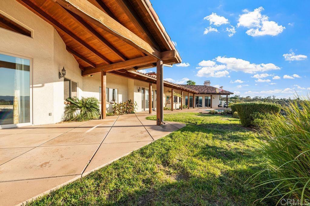 2155 Mil Sorpresas Drive Fallbrook, CA 92028 - Photo 42 of 48 a view of a house with a big yard