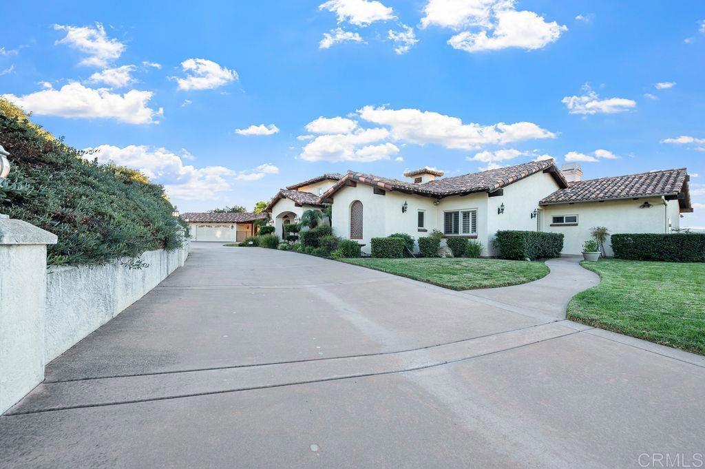 2155 Mil Sorpresas Drive Fallbrook, CA 92028 - Photo 45 of 48 a view of house with yard