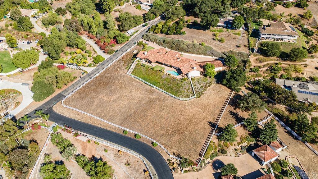 2155 Mil Sorpresas Drive Fallbrook, CA 92028 - Photo 47 of 48 an aerial view of a house
