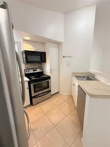 $1,350 | 5773 Gatlin Avenue, Unit 628, Orlando, FL 32822