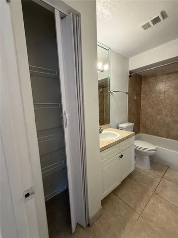 $1,350 | 5773 Gatlin Avenue, Unit 628, Orlando, FL 32822