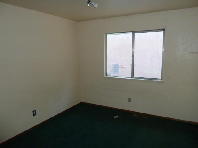 77 Overpass Road, Unit B Watsonville, CA 95076 - Photo 5 of 10 an empty room with a window