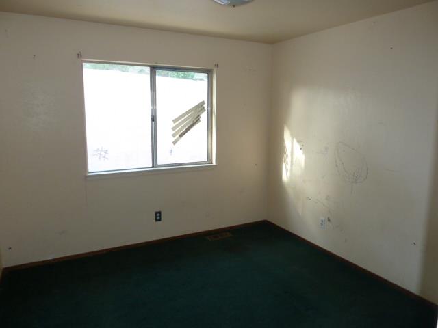 77 Overpass Road, Unit B Watsonville, CA 95076 - Photo 6 of 10 an empty room with a window
