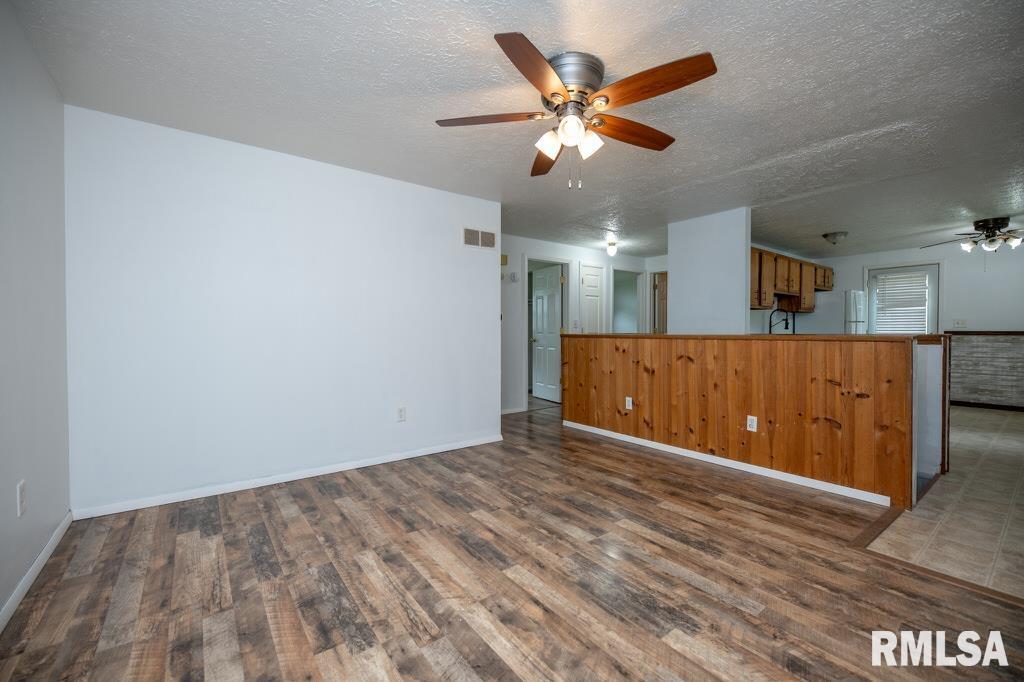 2003 Chicory Road Pekin, IL 61554 - Photo 16 of 35 Gallery Image 16