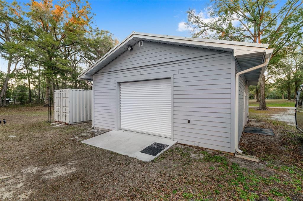 6012 168th Street Alachua, FL 32615 - Photo 41 of 48 a backyard of a house