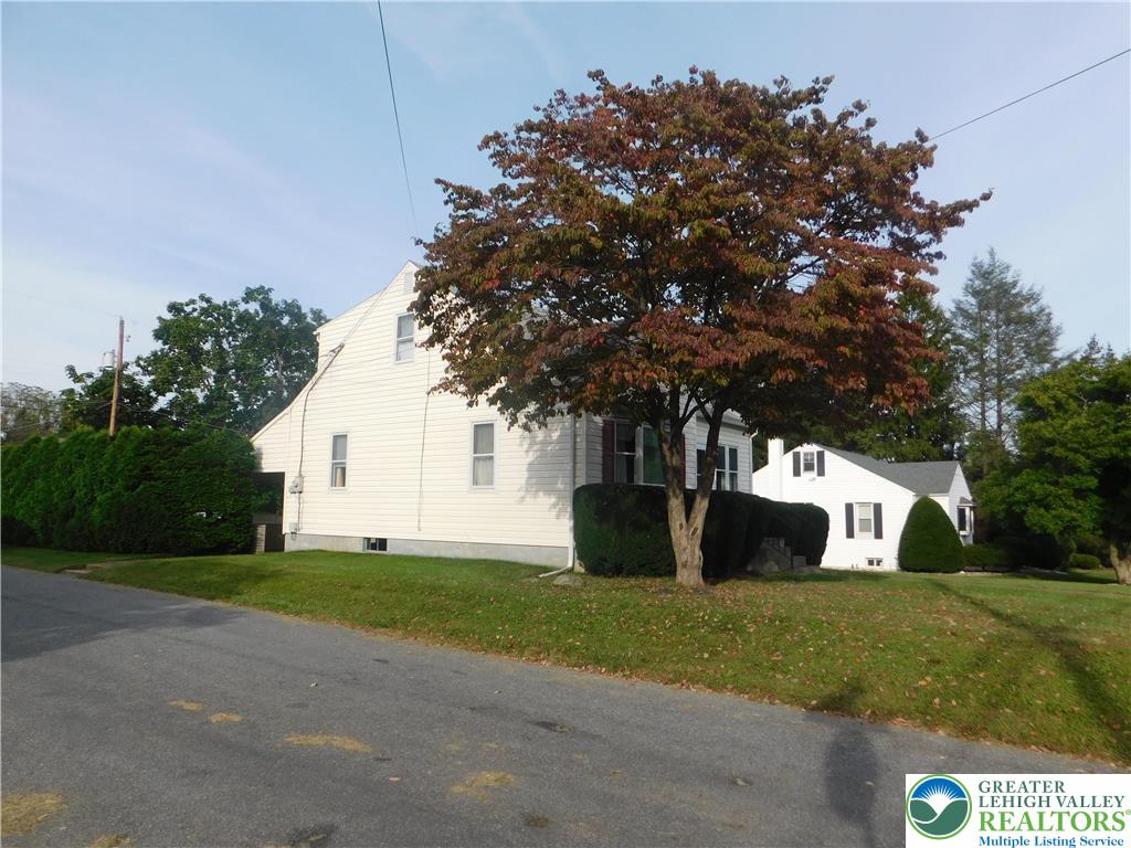 3023 Middletown Road Bethlehem, PA 18020 - Photo 23 of 28 Side yard
