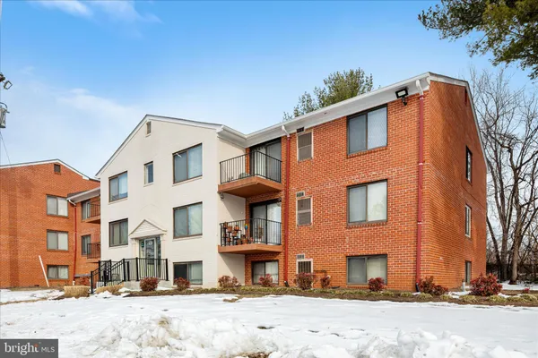 $233,000 | 125 Clubhouse Drive Southwest, Unit 1, Leesburg, VA 20175