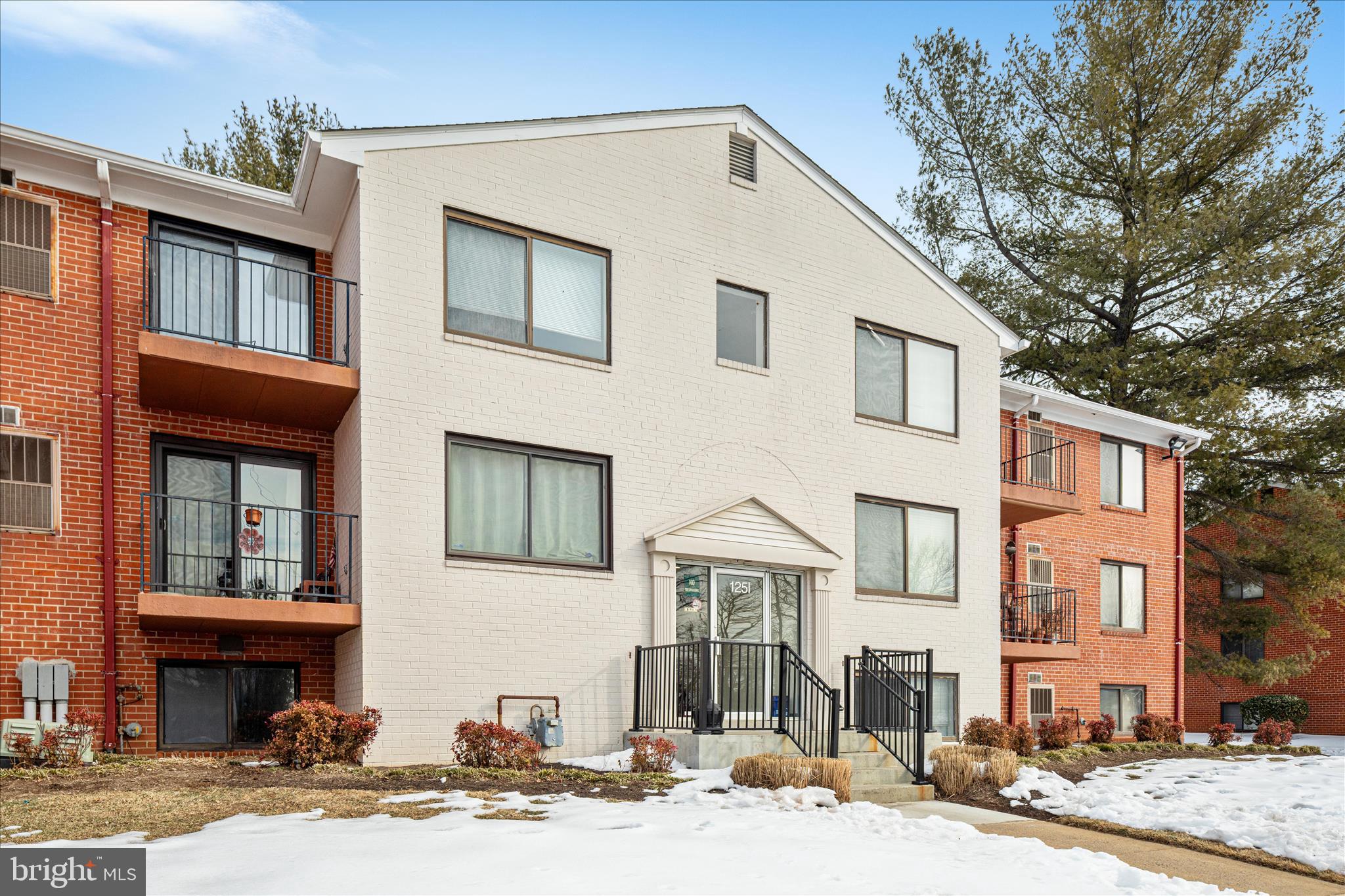 125 Clubhouse Drive Southwest, Unit 1 Leesburg, VA 20175 - Photo 17 of 17 a front view of a house with a yard