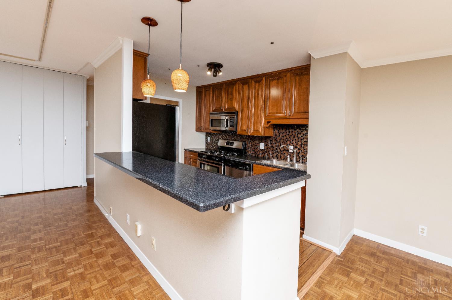 2324 Madison Road, Unit 1404 Cincinnati, OH 45208 - Photo 12 of 35