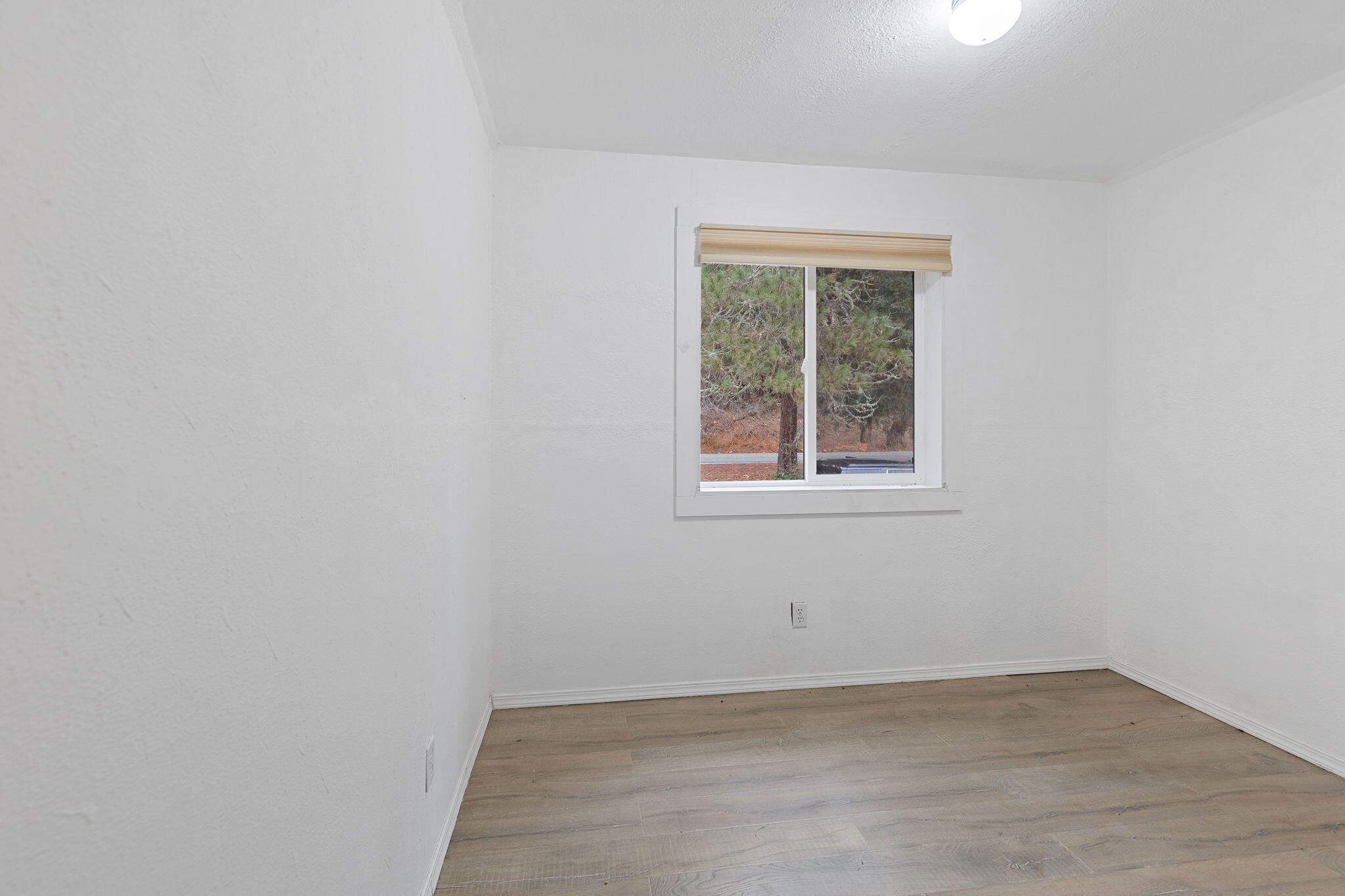 1386 Reuben Road Glendale, OR 97442 - Photo 33 of 34 ADU Small Room