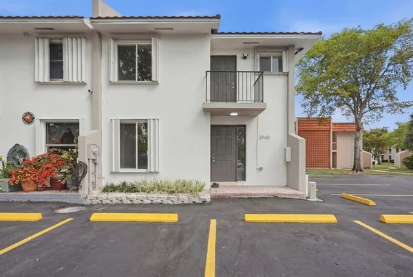 $2,799 | 3940 Northwest 76th Terrace, Unit 3940, Davie, FL 33024