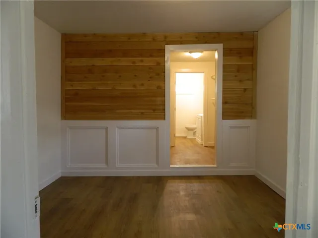 a view of empty room with window