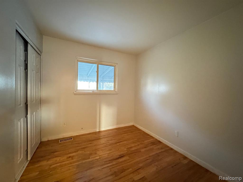 26646 Hoover Road Warren, MI 48089 - Photo 17 of 27