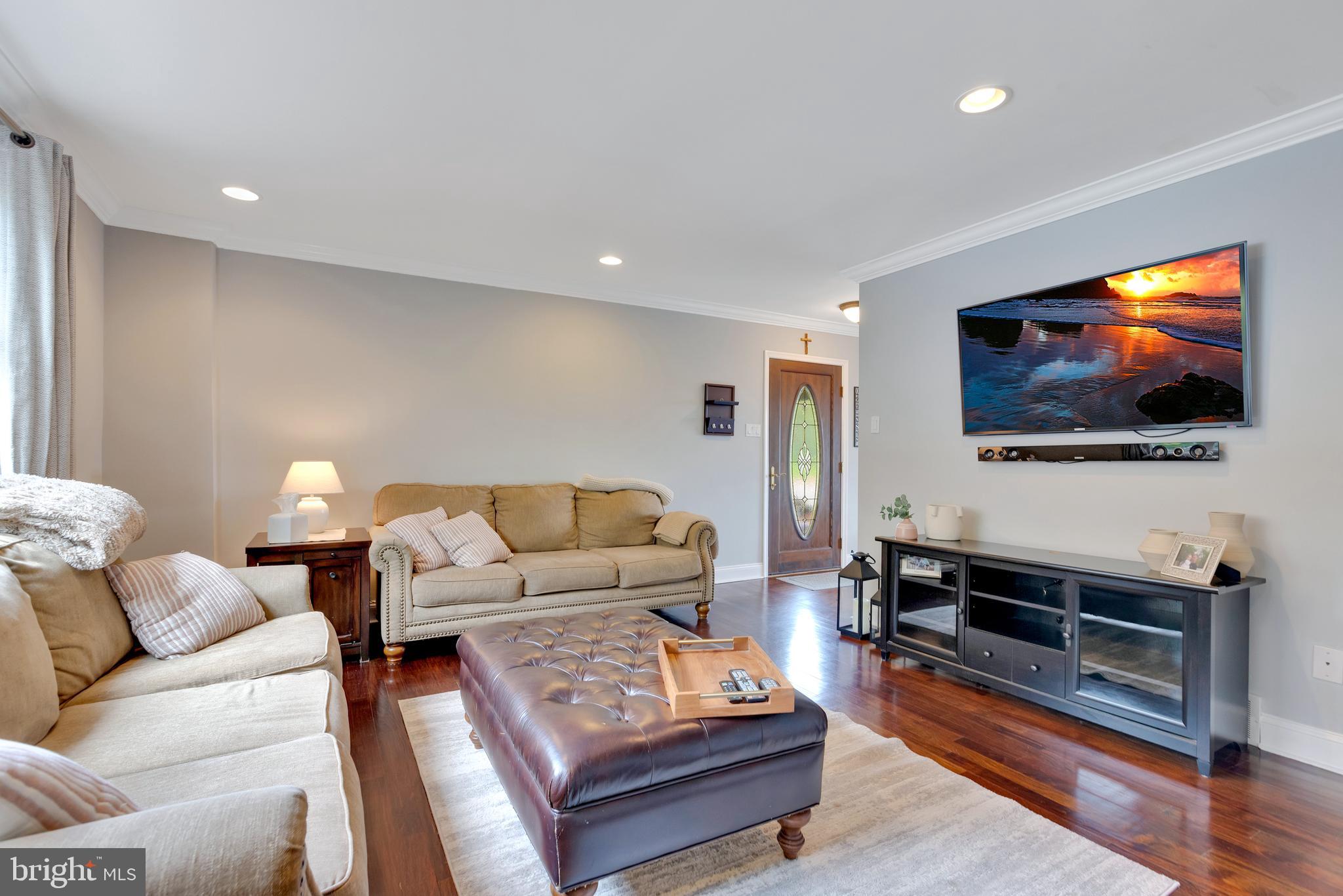 755 Hill Road Philadelphia, PA 19128 - Photo 3 of 32 Gallery Image 3
