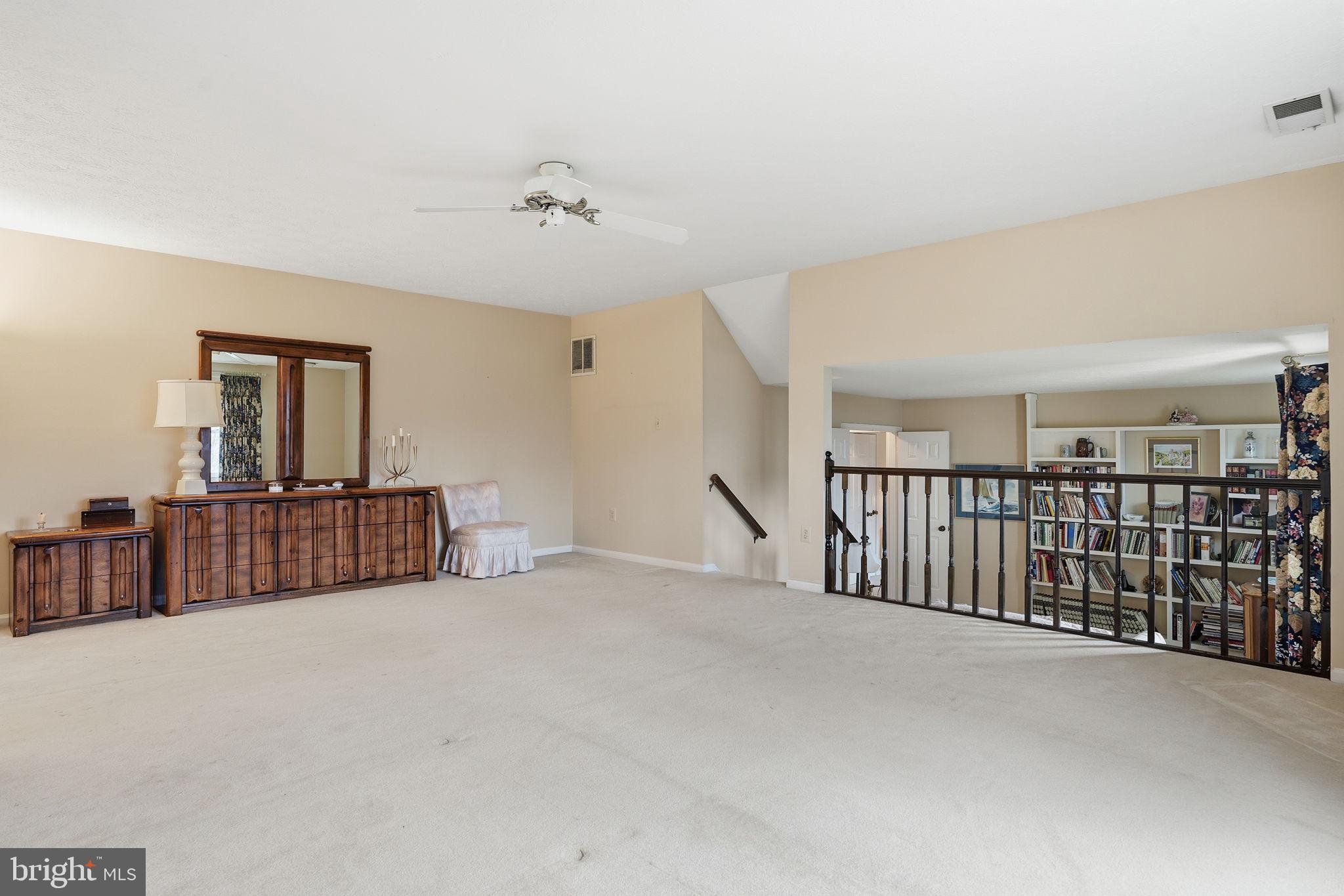 7 Wickham Court Sterling, VA 20165 - Photo 22 of 44 a view of livingroom with furniture