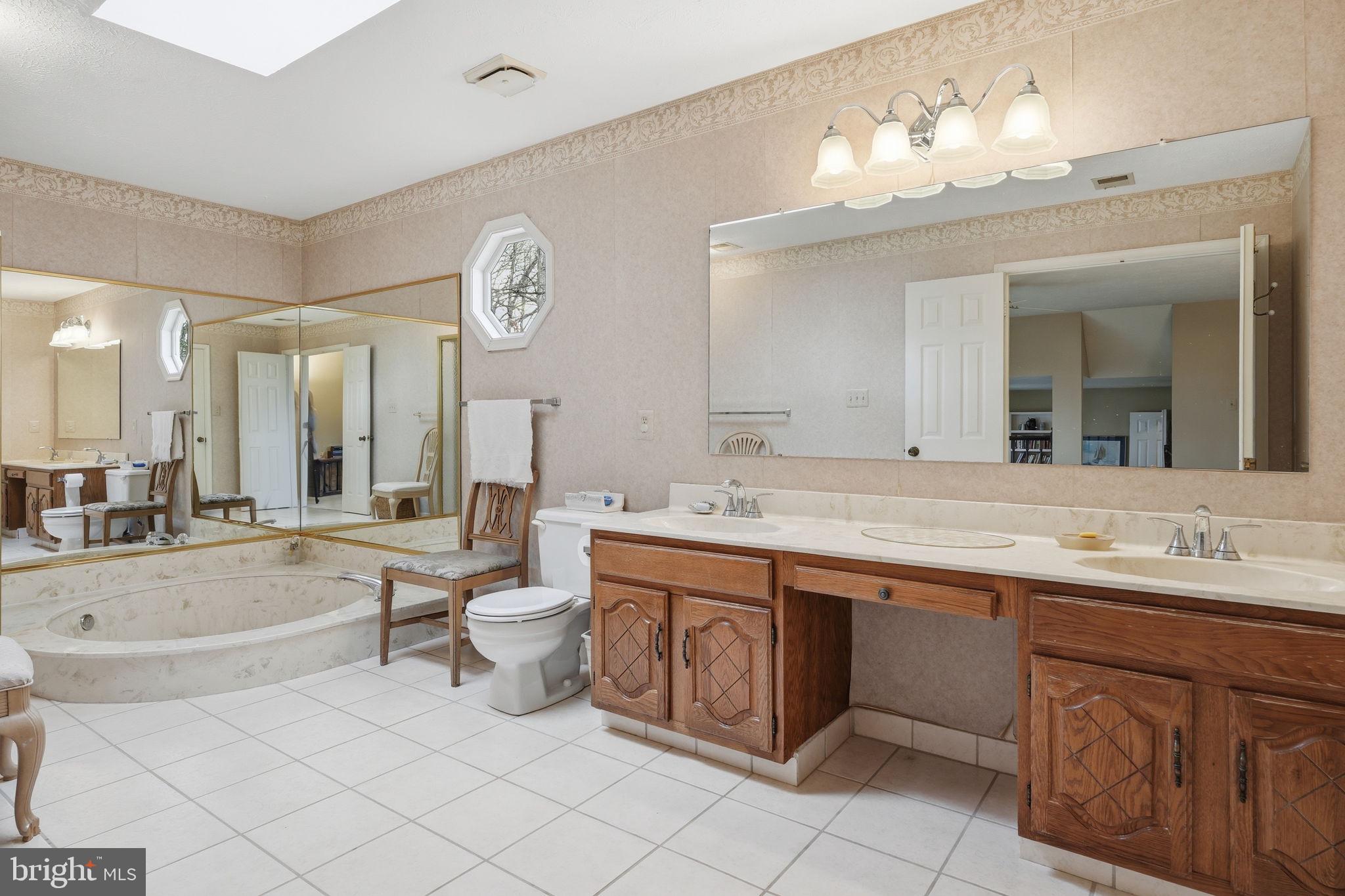 7 Wickham Court Sterling, VA 20165 - Photo 24 of 44 a spacious bathroom with a double vanity sink mirror and bathtub