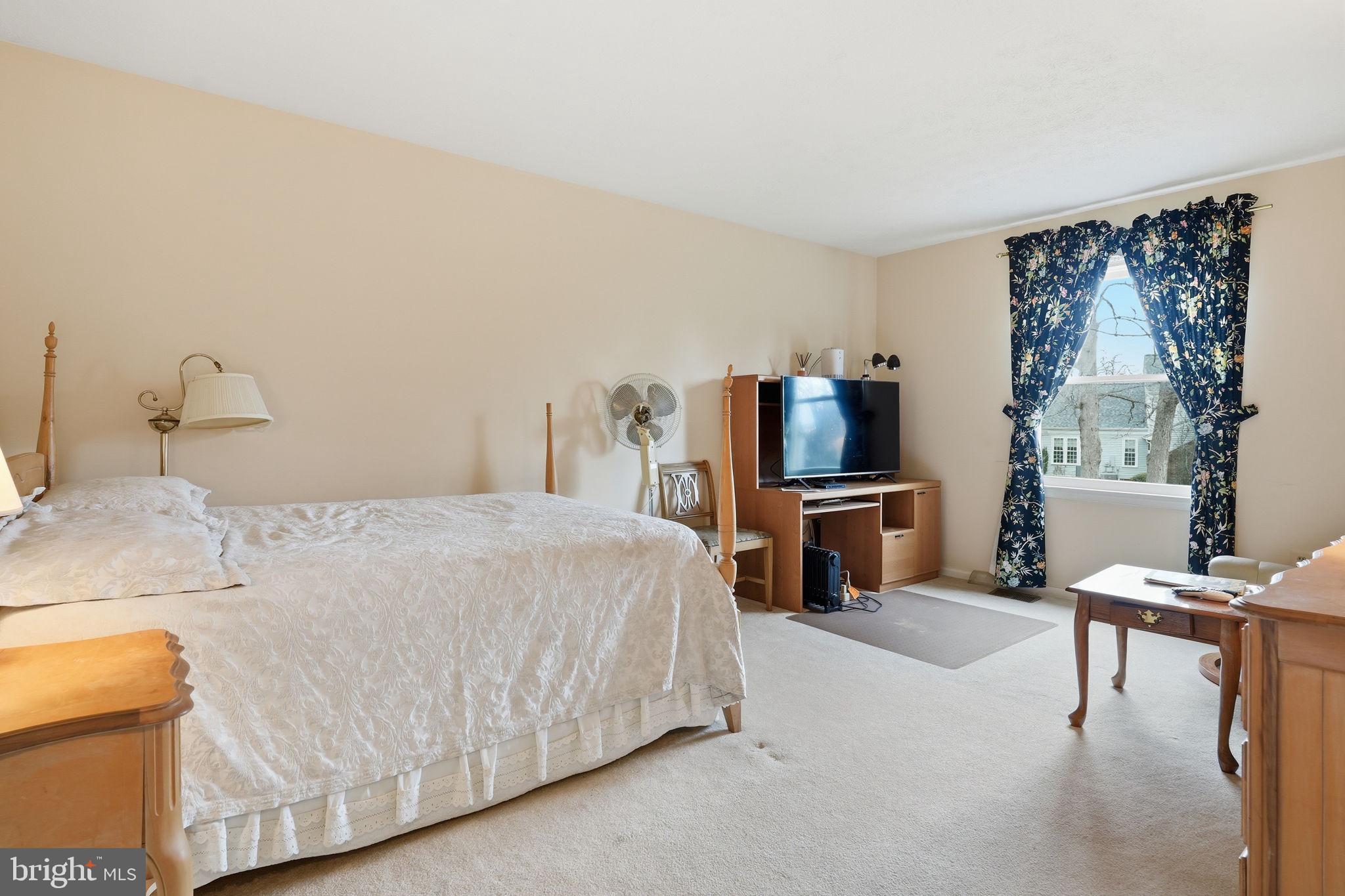 7 Wickham Court Sterling, VA 20165 - Photo 26 of 44 a bedroom with a bed and a flat screen tv