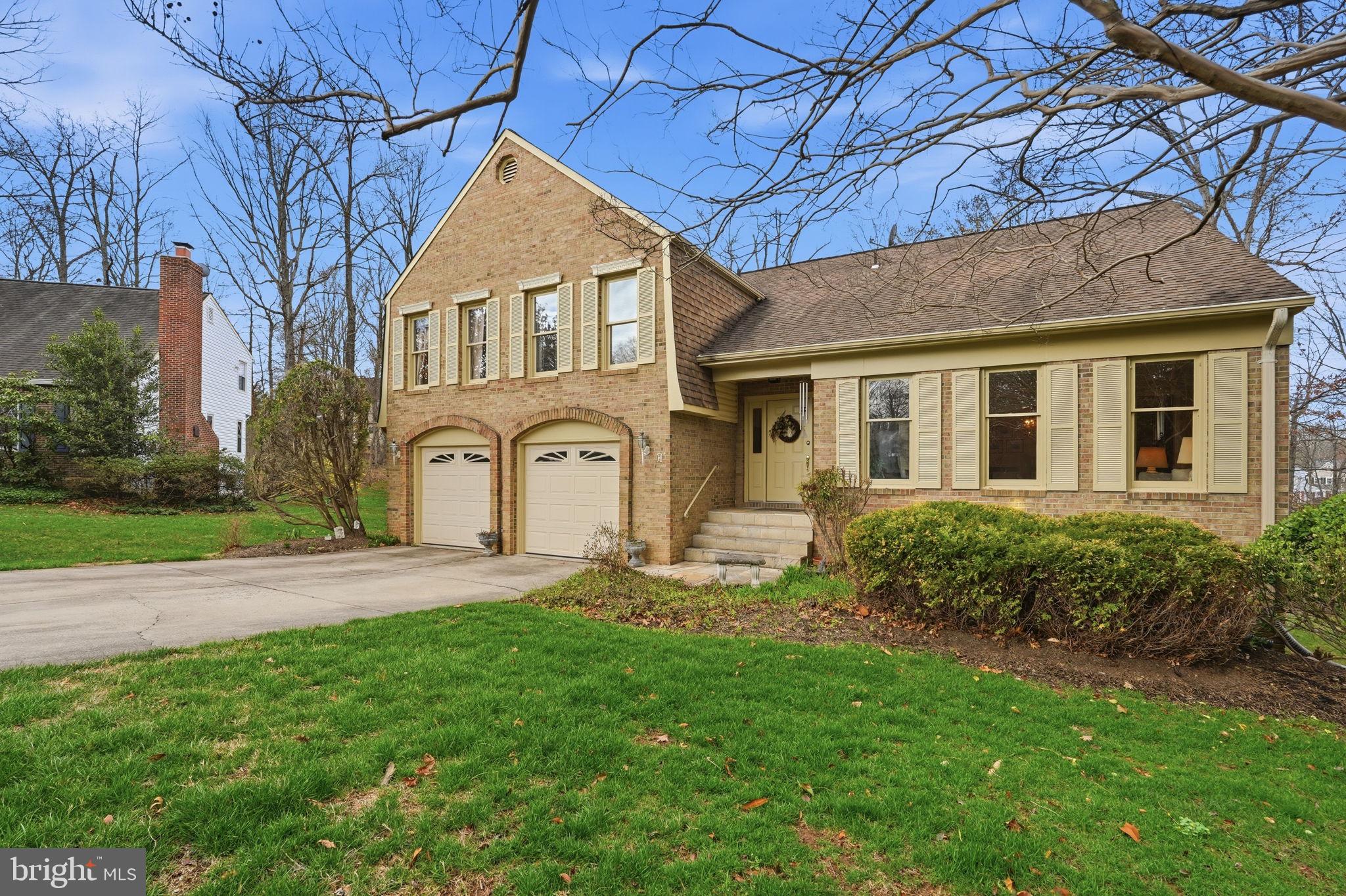 7 Wickham Court Sterling, VA 20165 - Photo 3 of 44 front view of a house with a yard