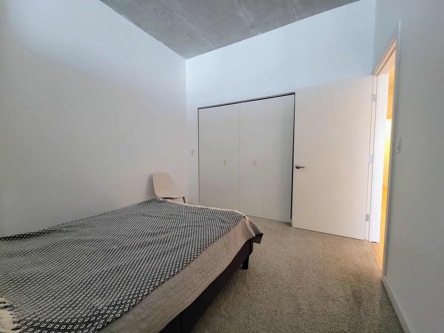 235 West Van Buren Street, Unit 4208 Chicago, IL 60607 - Photo 9 of 16