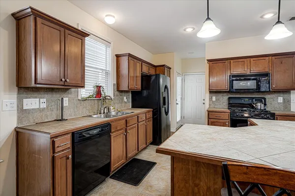 $399,900 | 290 Island Bluff Drive, Memphis, TN 38103