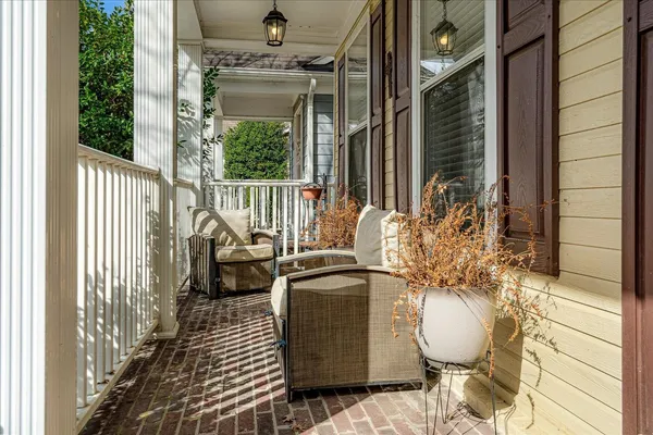 $399,900 | 290 Island Bluff Drive, Memphis, TN 38103