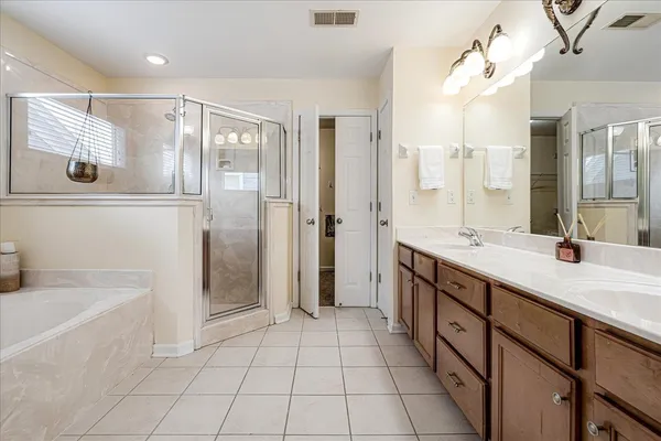 $399,900 | 290 Island Bluff Drive, Memphis, TN 38103