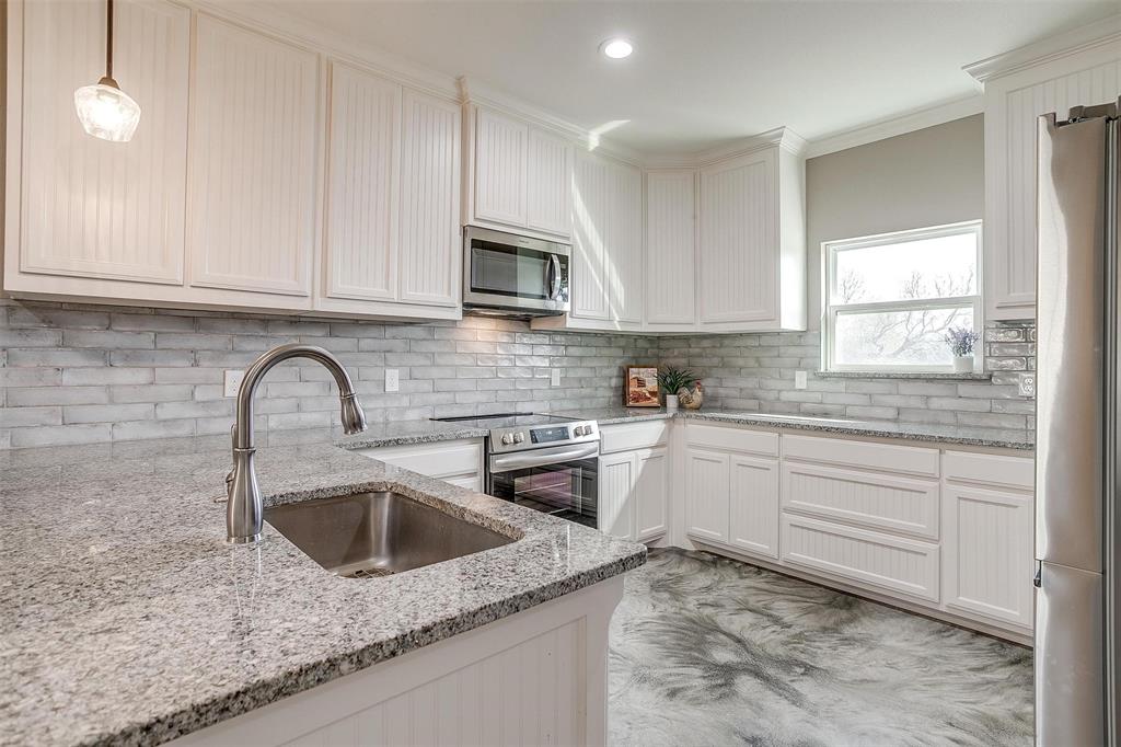 105 Ruidoso Way Mineral Wells, TX 76067 - Photo 11 of 33