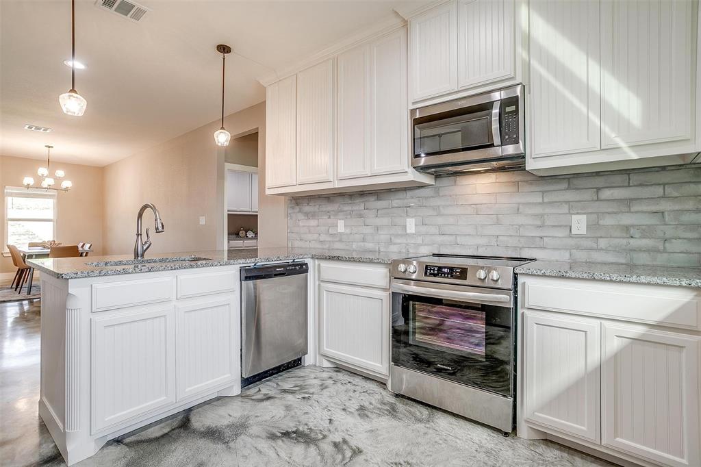 105 Ruidoso Way Mineral Wells, TX 76067 - Photo 13 of 33