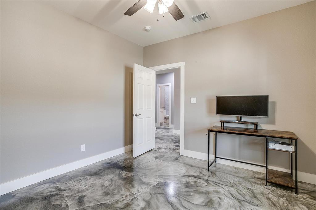 105 Ruidoso Way Mineral Wells, TX 76067 - Photo 5 of 33