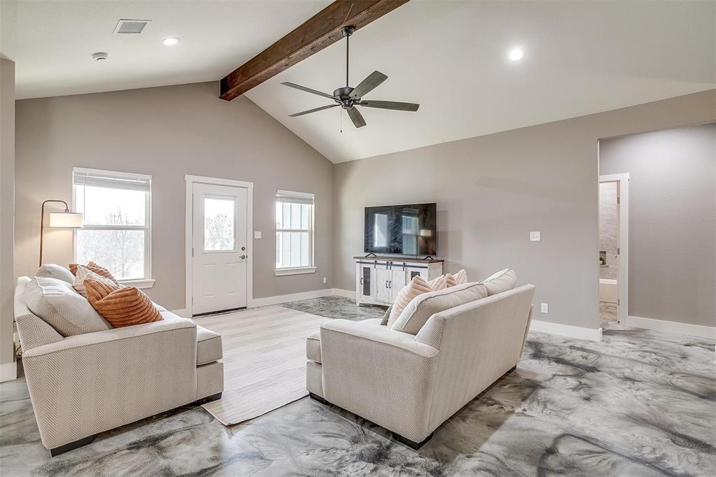 105 Ruidoso Way Mineral Wells, TX 76067 - Photo 7 of 33