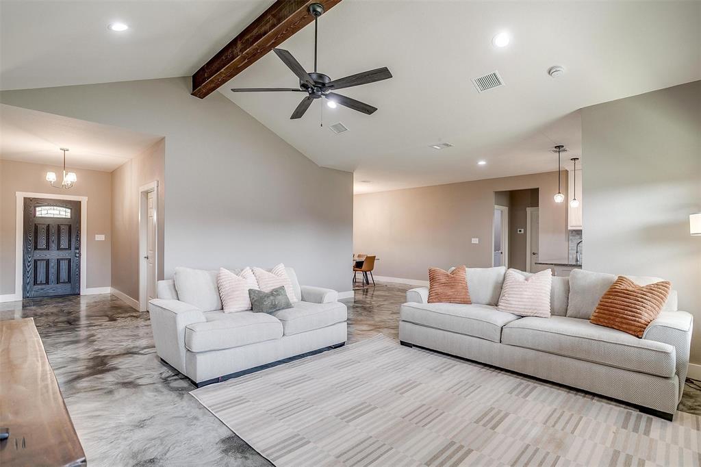 105 Ruidoso Way Mineral Wells, TX 76067 - Photo 8 of 33