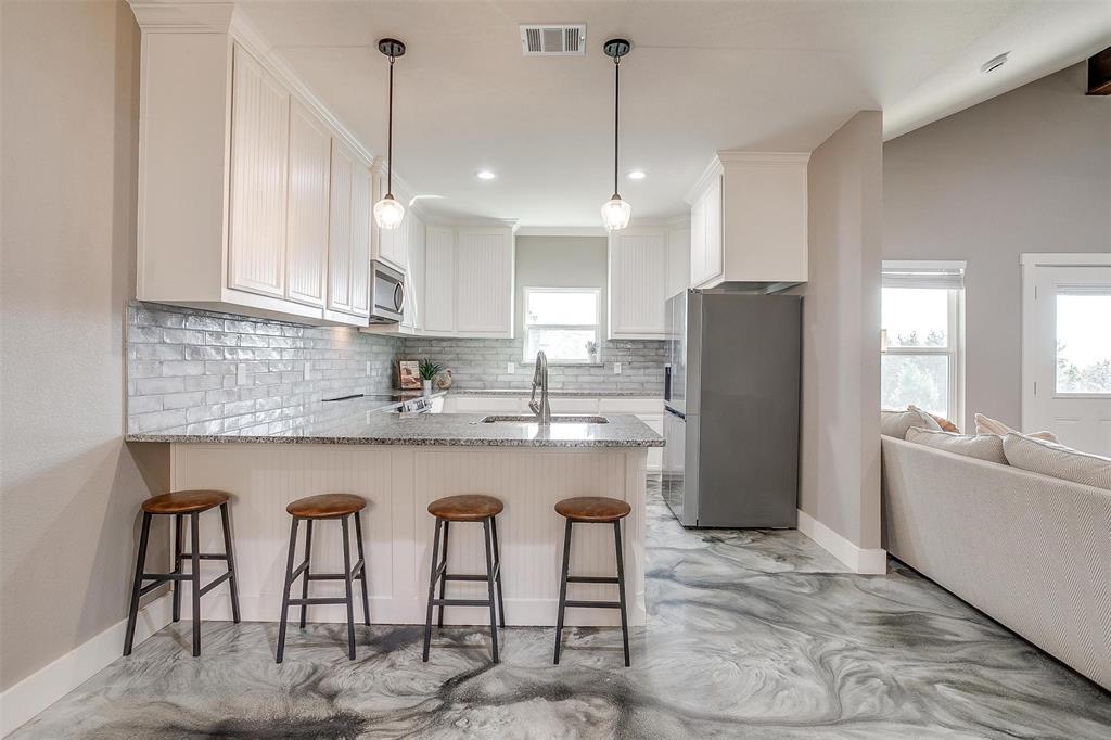 105 Ruidoso Way Mineral Wells, TX 76067 - Photo 9 of 33