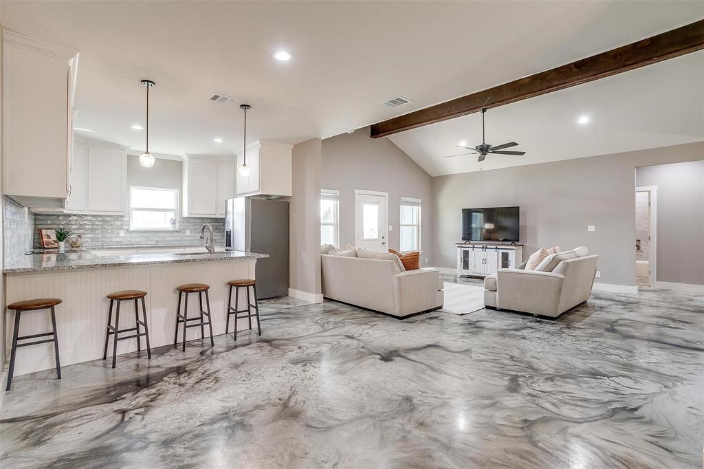 105 Ruidoso Way Mineral Wells, TX 76067 - Photo 10 of 33