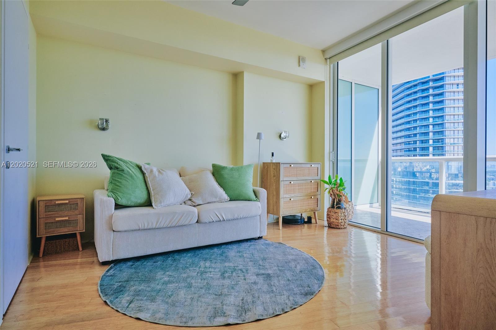 450 Alton Road, Unit 2810 Miami Beach, FL 33139 - Photo 15 of 29 Photo 15