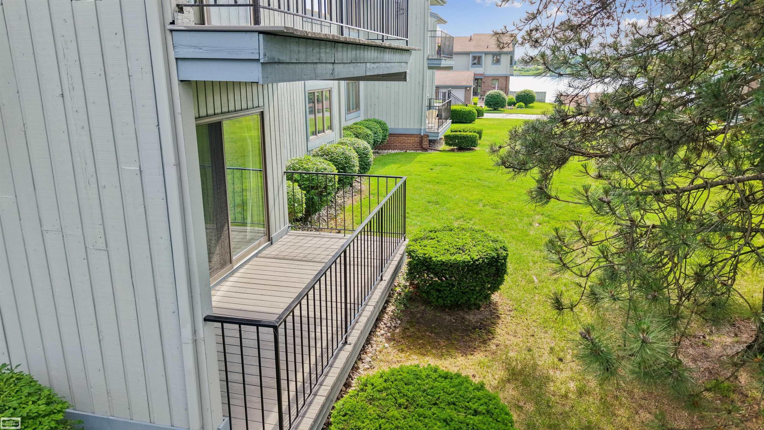 1715 River Road St. Clair, MI 48079 - Photo 5 of 34
