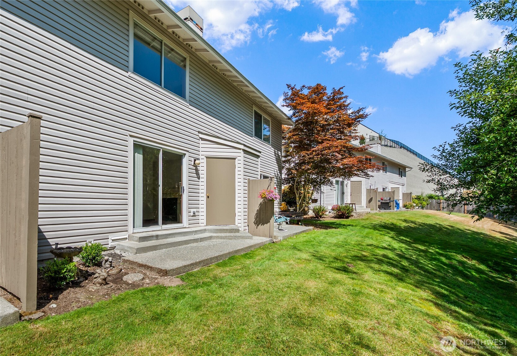 18910 Bothell Everett Highway, Unit H2 Bothell, WA 98012 - Photo 2 of 32