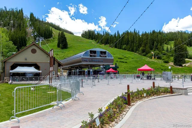 a view of a building with sitting area