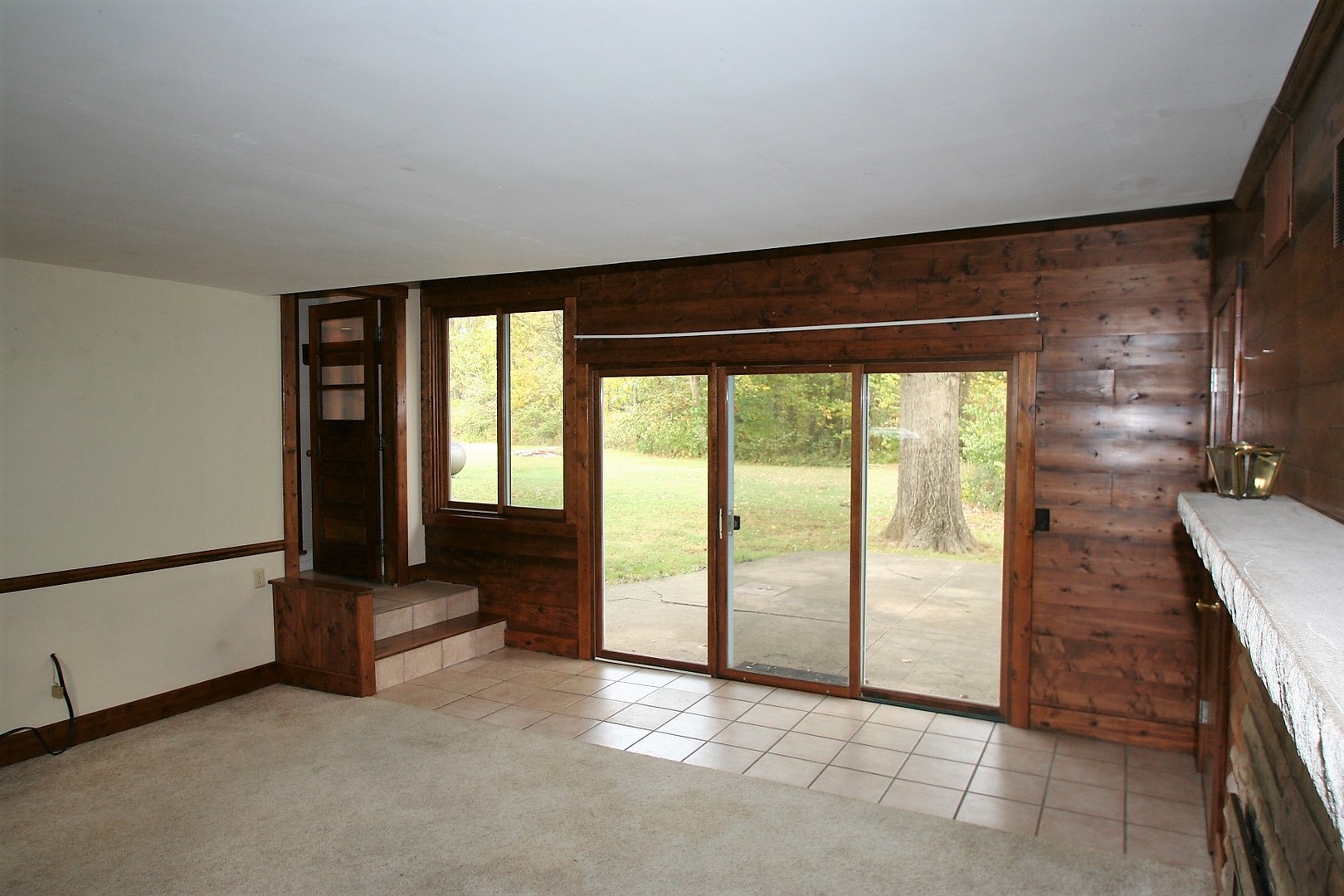 15998 Dee-Mac Road Mackinaw, IL 61755 - Photo 7 of 22 an empty room with windows