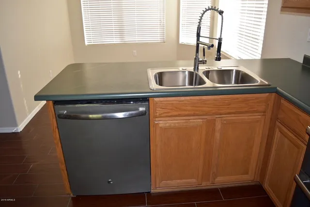 $2,400 | 19010 North 25th Way, Phoenix, AZ 85050