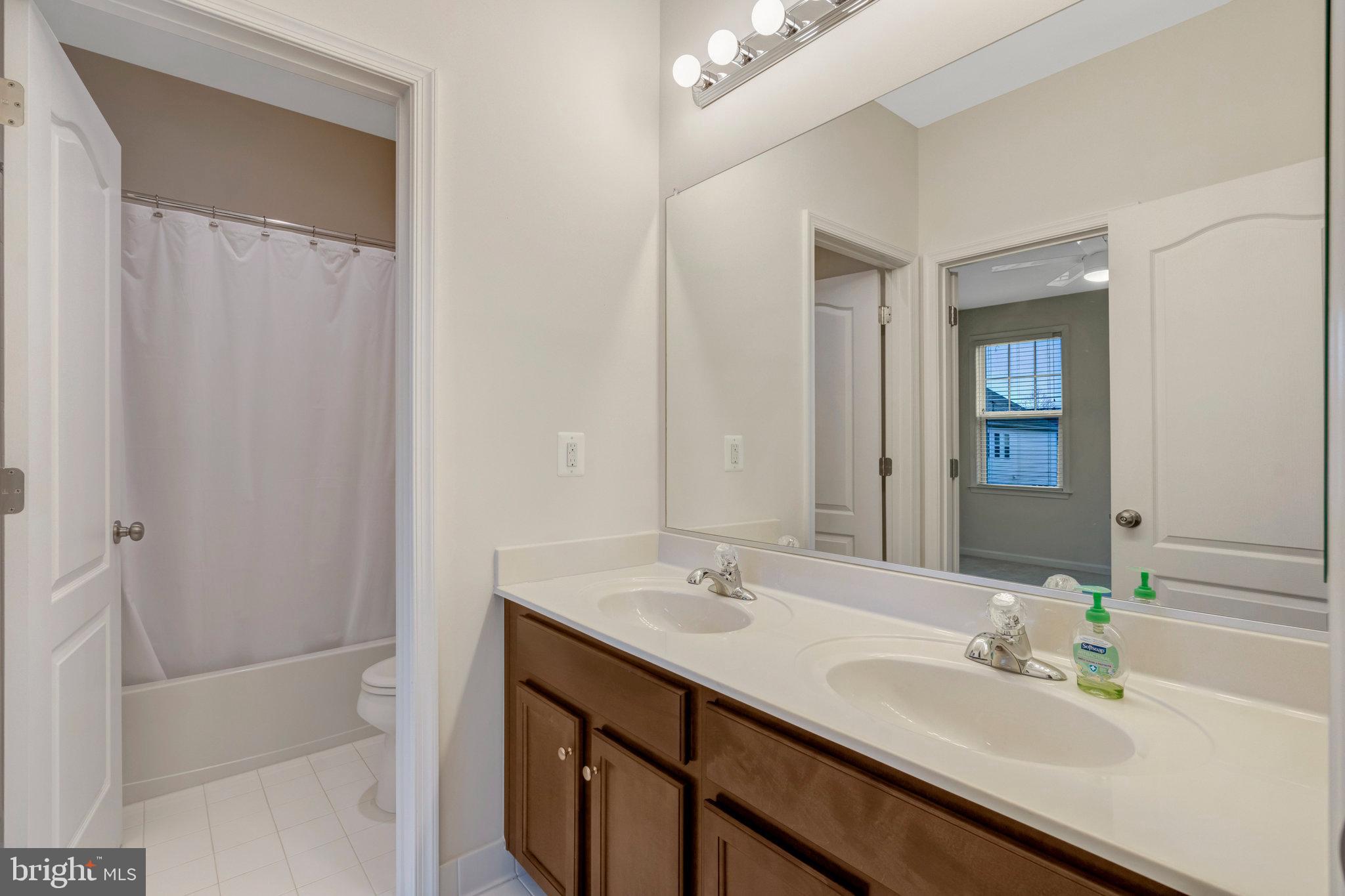 41841 Diabase Square Aldie, VA 20105 - Photo 22 of 45 a bathroom with a tub sink and mirror