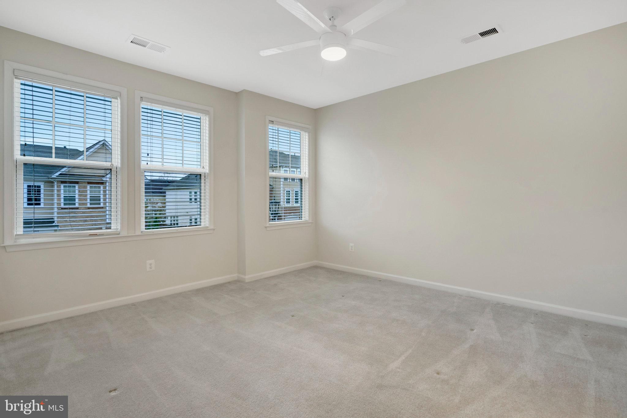 41841 Diabase Square Aldie, VA 20105 - Photo 24 of 45 an empty room with windows