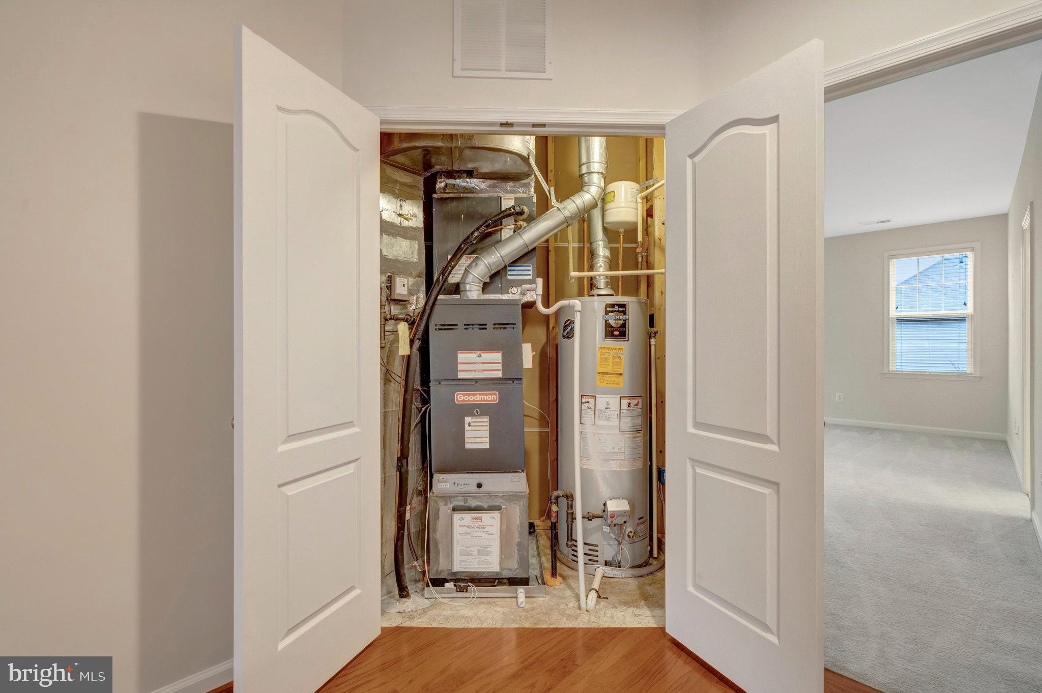 41841 Diabase Square Aldie, VA 20105 - Photo 33 of 45 a view of front door and bedroom